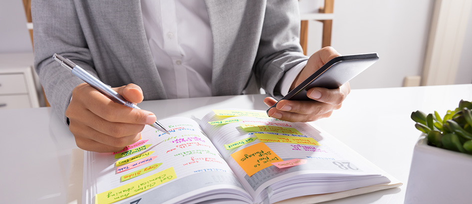 A woman adding her first avail dates to a calendar.